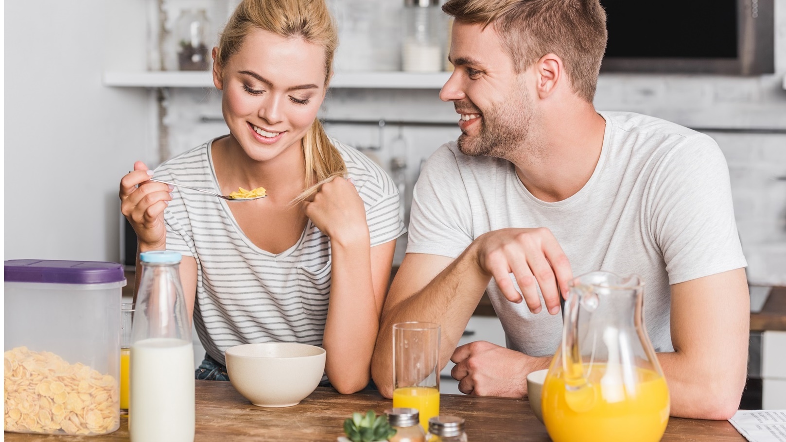 couple-having-breakfast-and-eating-corn-flakes-wit-2022-01-19-00-04-45-utc