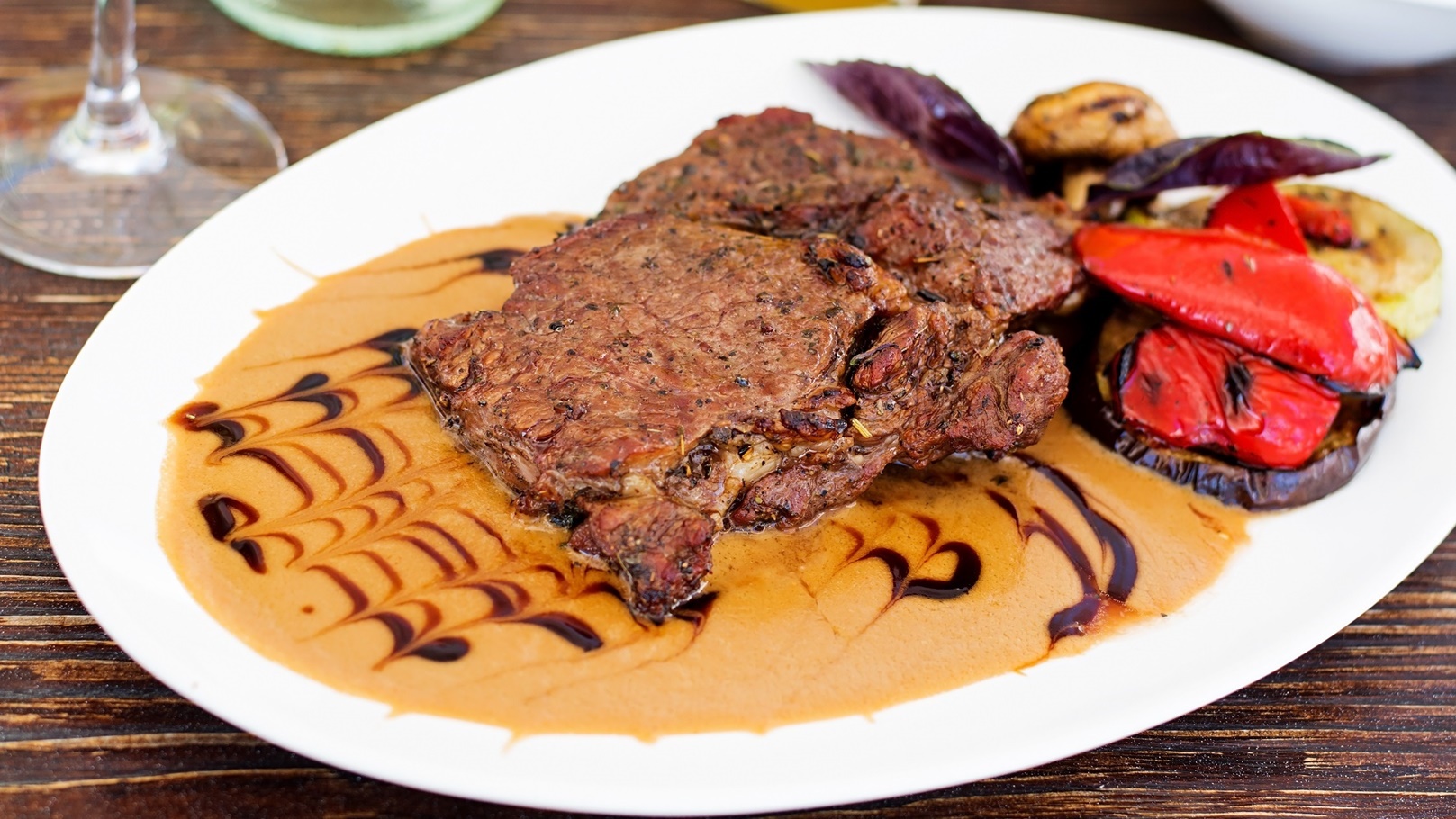 طرقة عمل اللحم بصوص الديمي جلاس