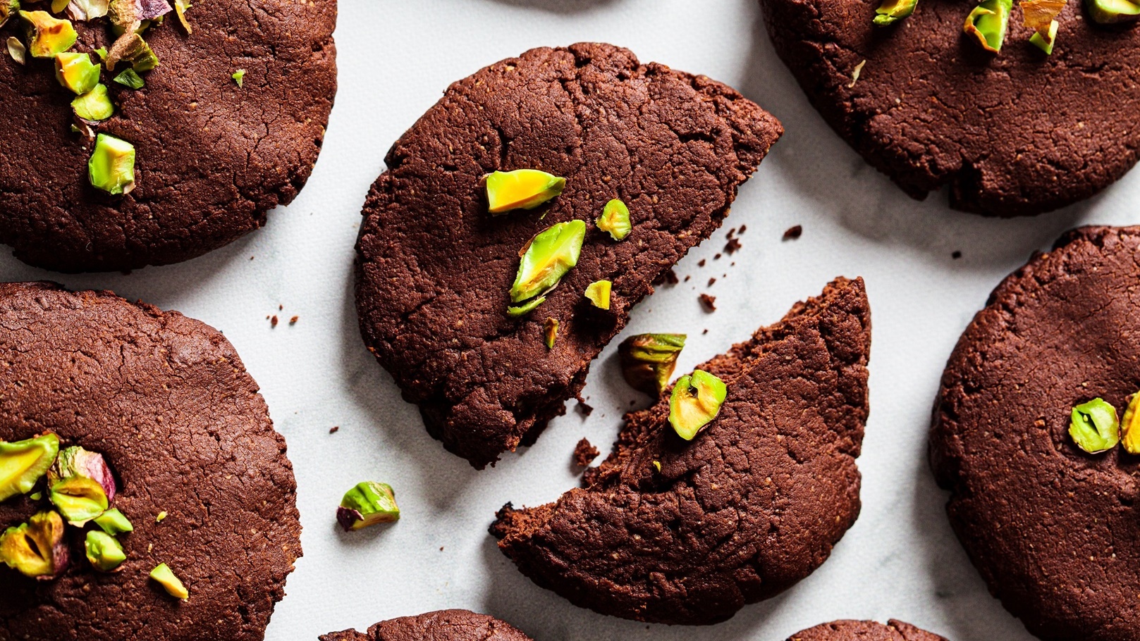 طريقة عمل الغريبة بالشوكولاتة