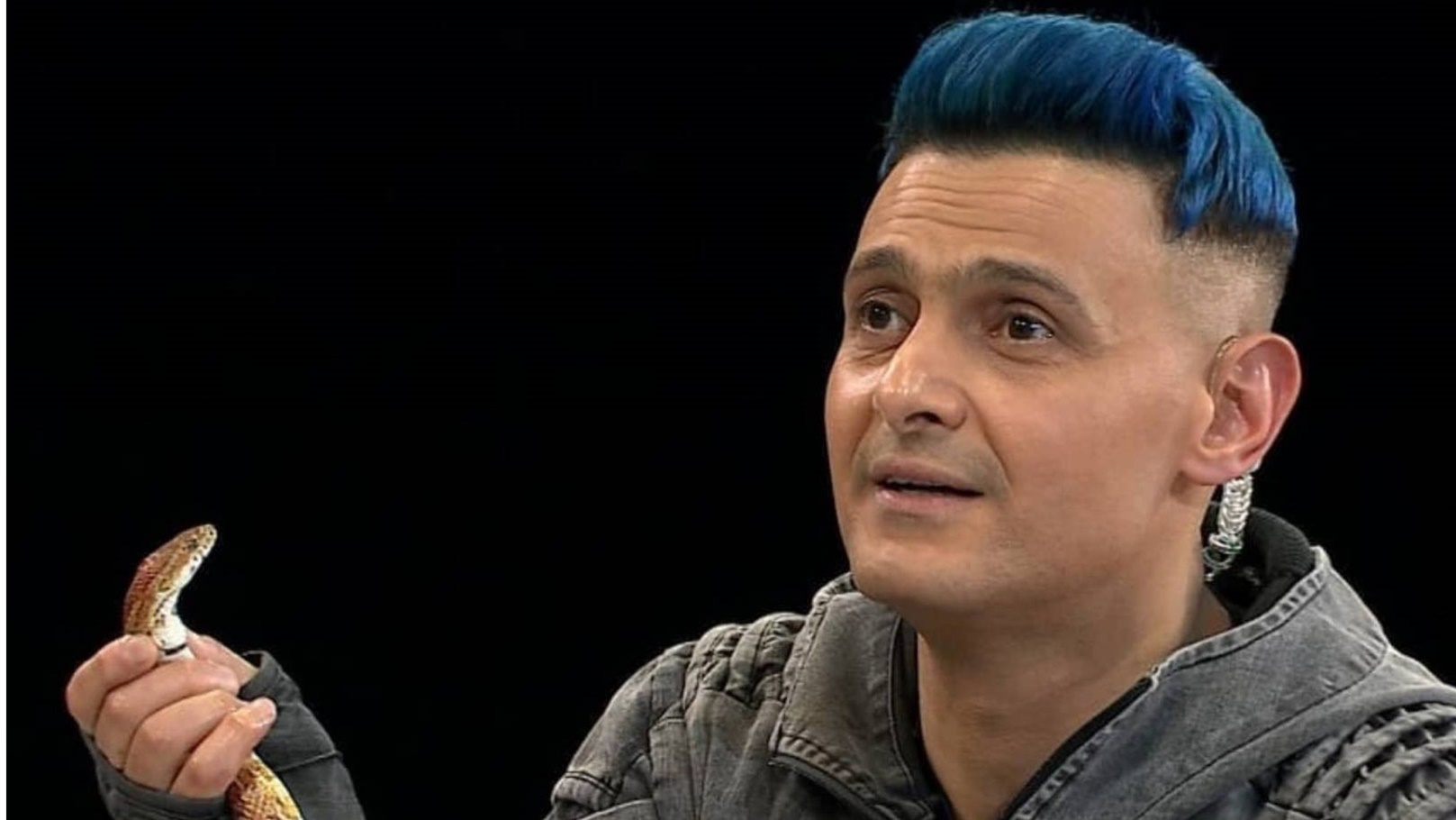 12064EA2-4F9E-47DF-A315-7099B2EE6F82