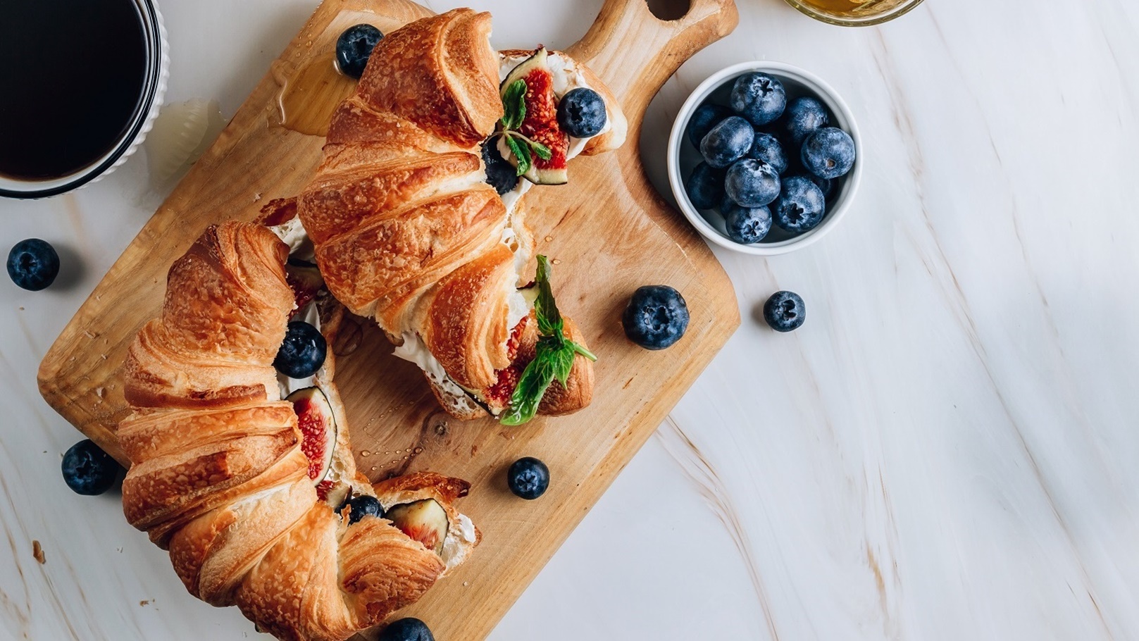 sweet-sandwich-with-croissants-كرواسون