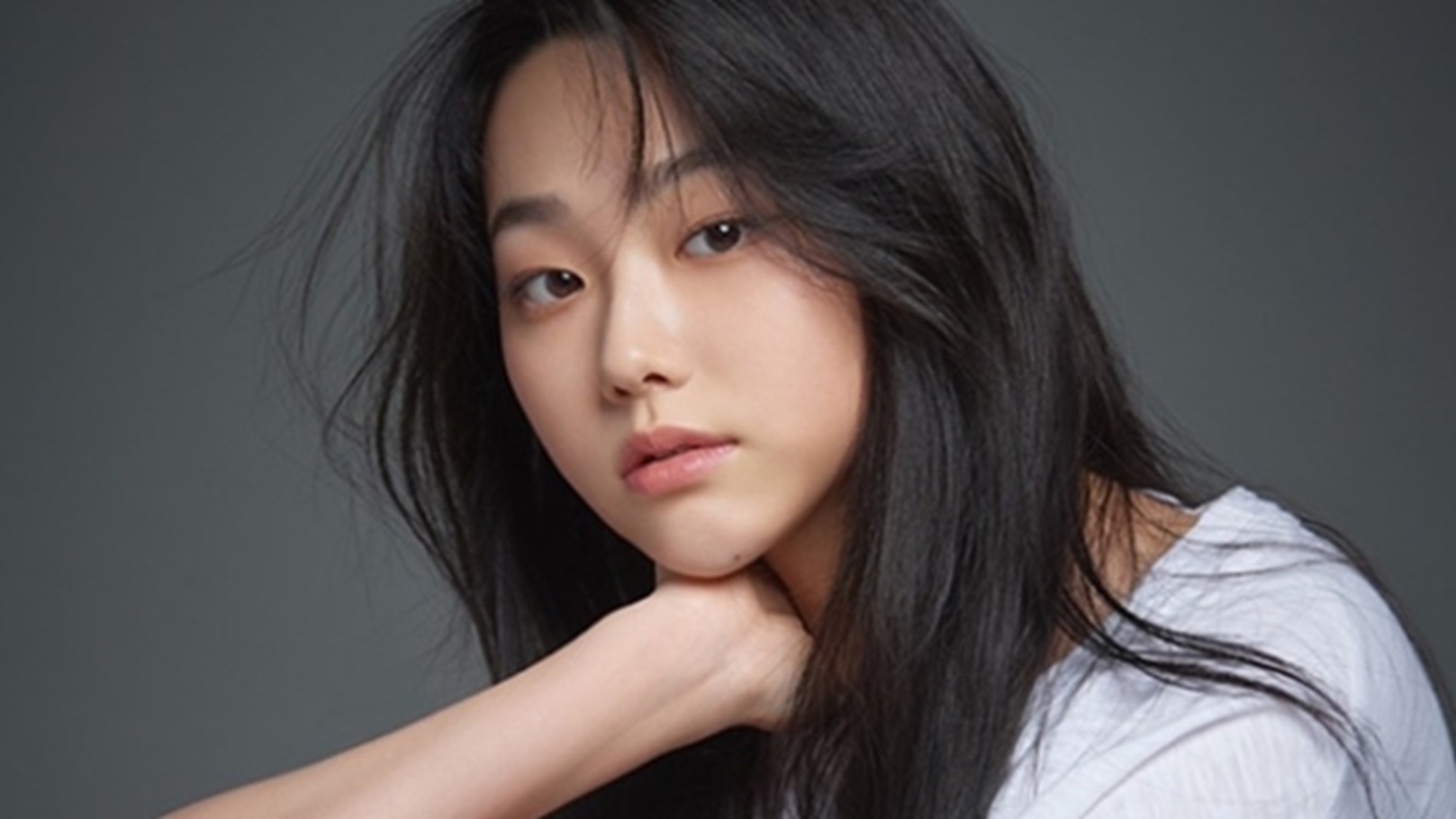 Gugudans-Mina-New-Profile-Photo-Cover-1