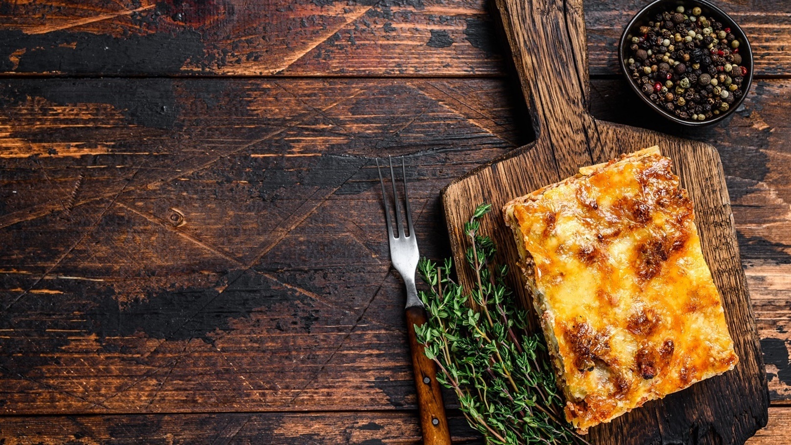 italian-lasagna-with-bolognese-sauce-and-mince-bee-2021-12-09-03-21-07-utc