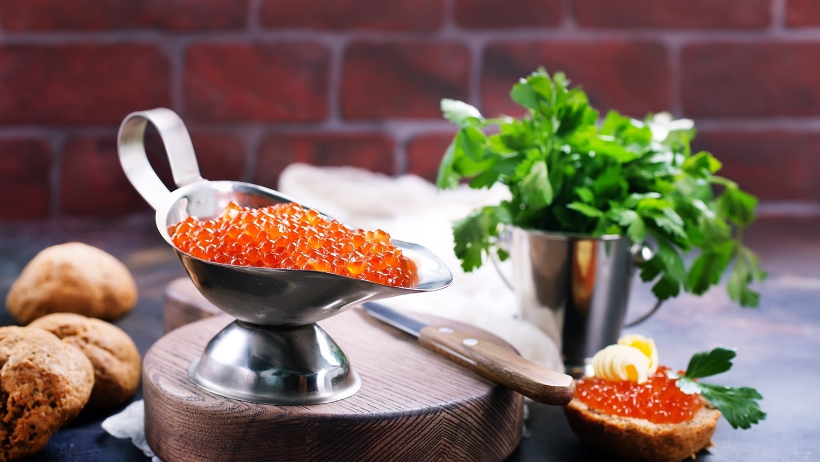 red-salmon-fish-caviar-salmon-caviar-in-كافيار (2)