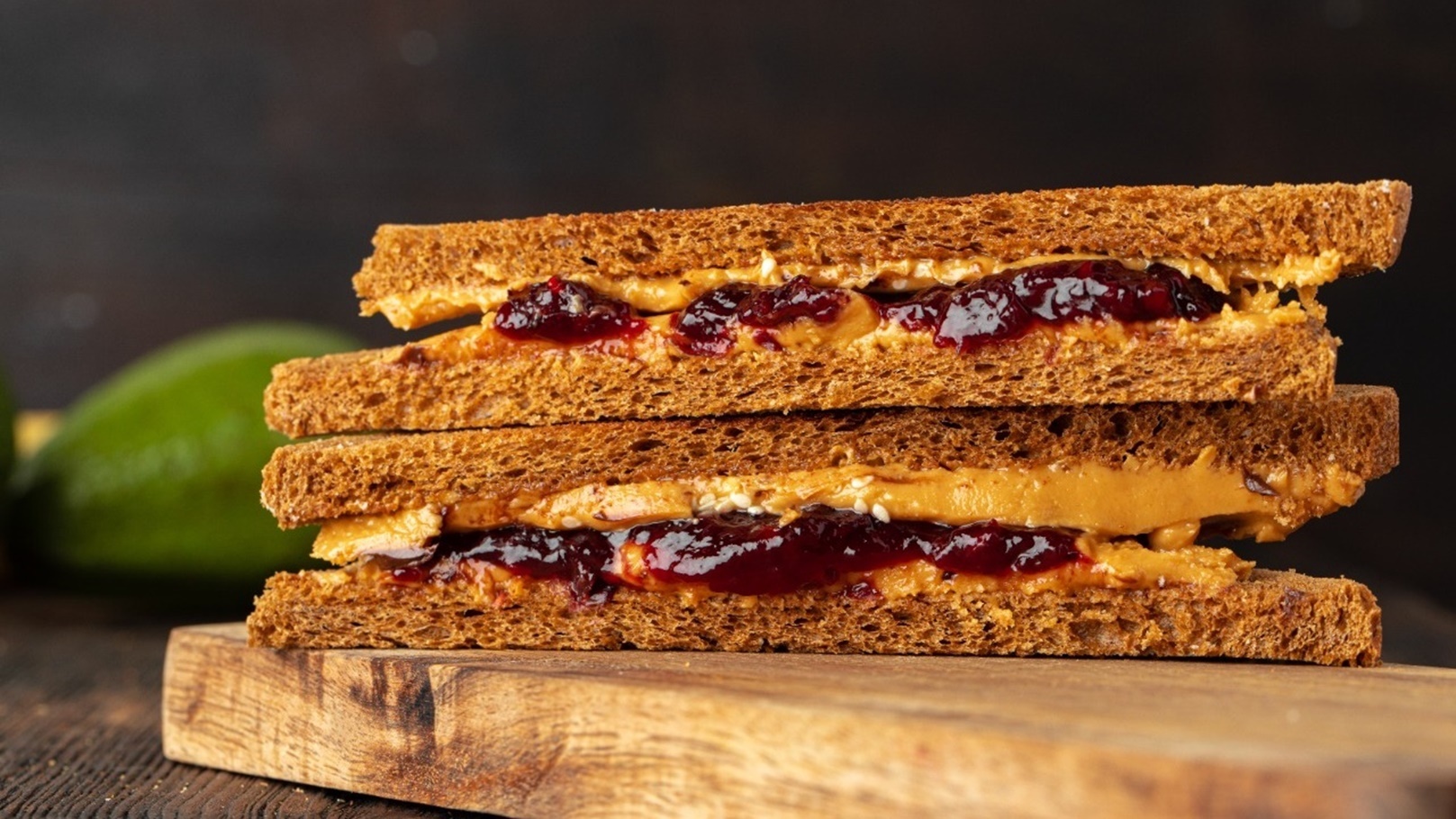 سندويتش زبدة الفول السوداني والجيلي