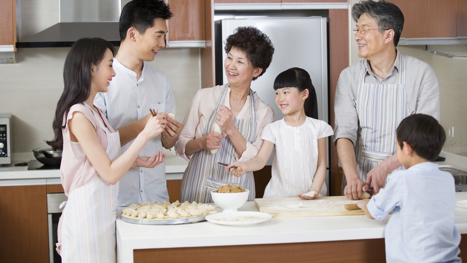 Image1_3202230184112664971112-happy-family-making-dumplings-2022-03-29-07-42-13-utc