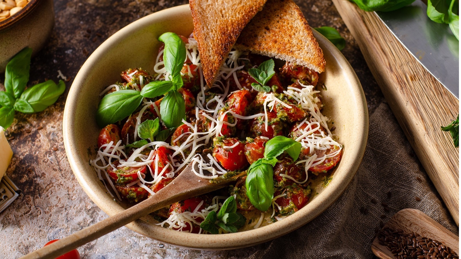 طريقة عمل الجبنة بصوص البيستو للسحور