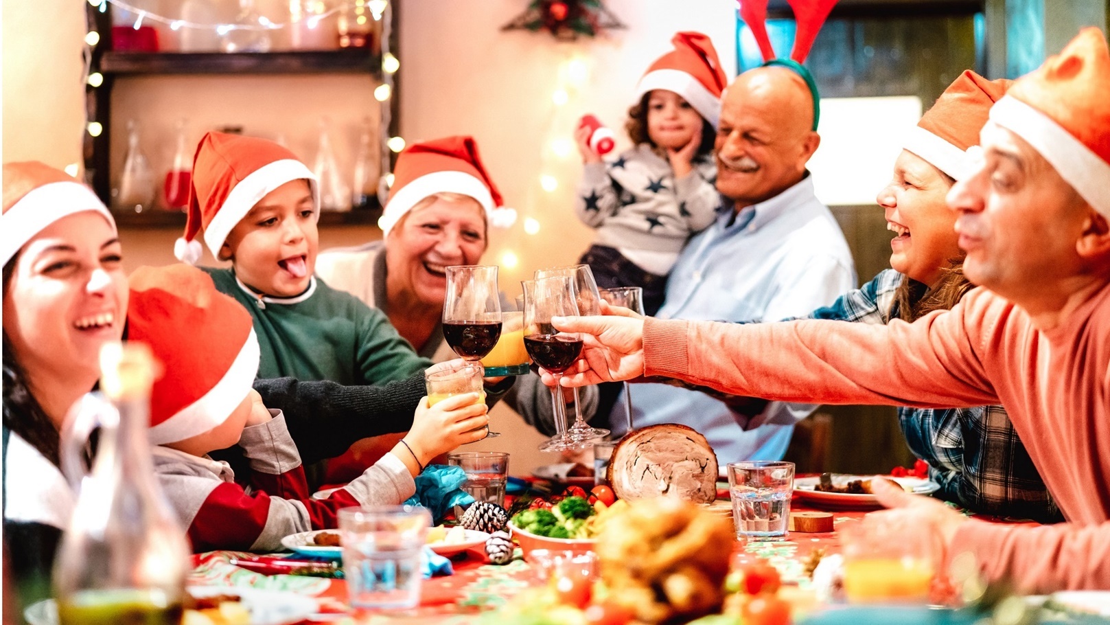 big-multi-generation-family-toasting-at-christmas-2022-01-31-06-15-09-utc