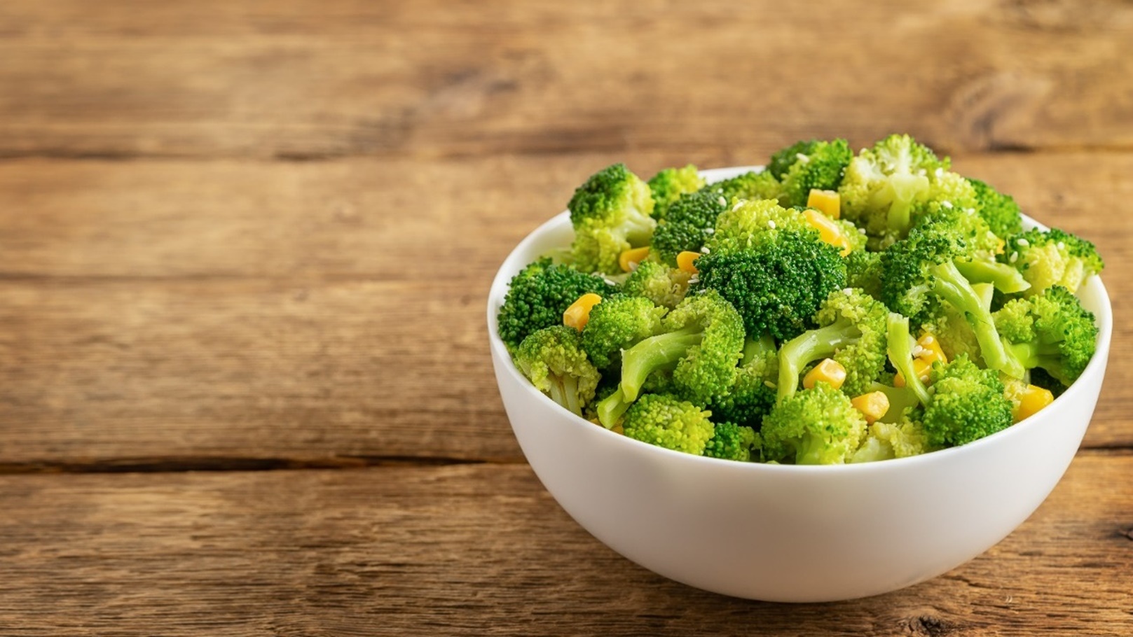 طريقة عمل سلطة البروكلي والرومي المدخن