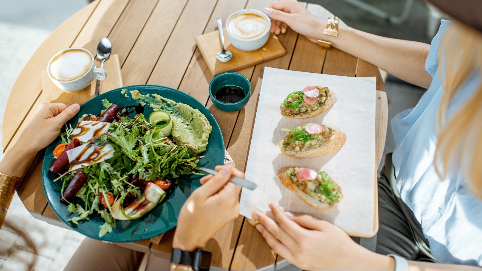 eating-healthy-food-2022-01-18-23-53-36-utc