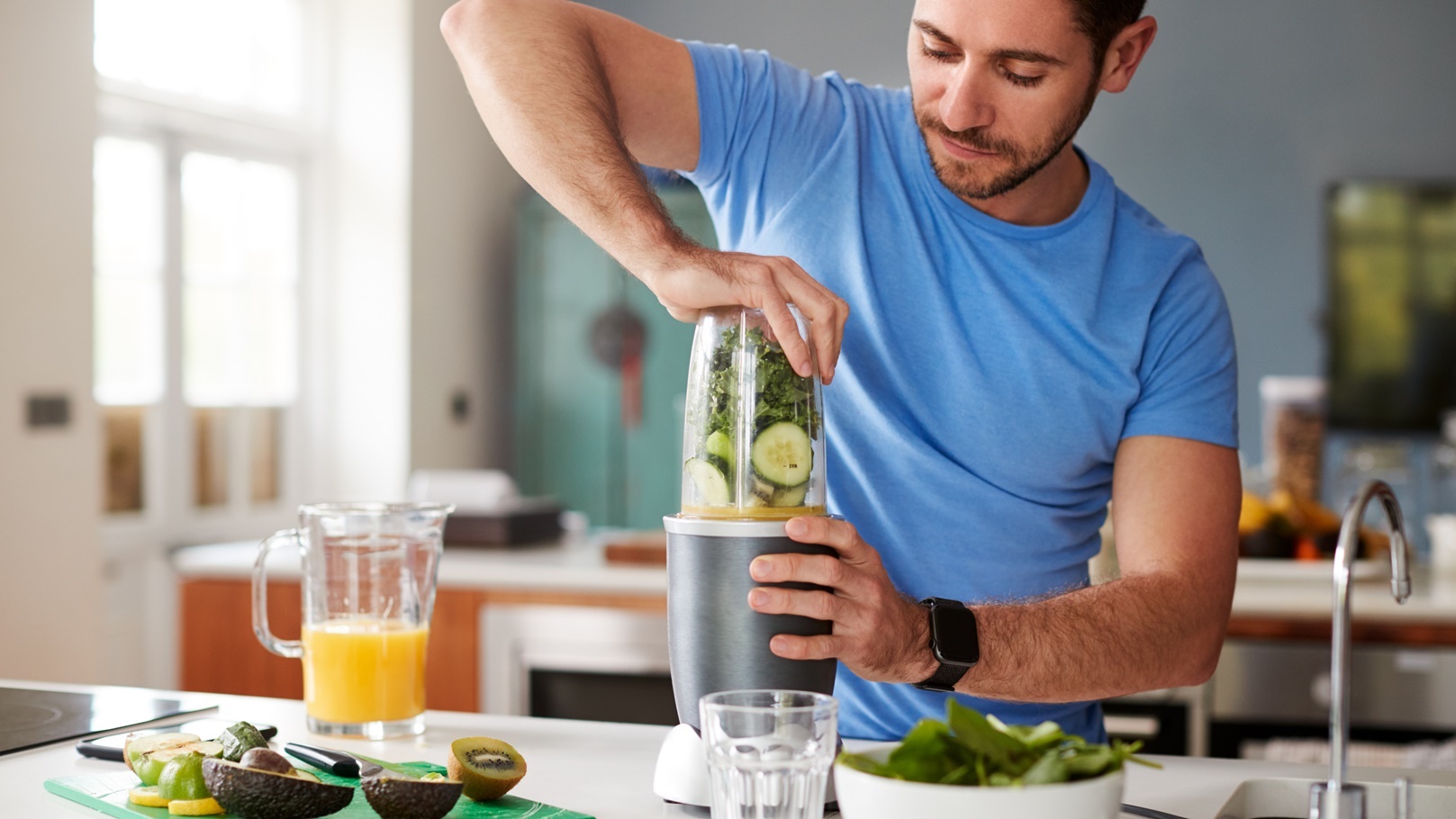 طريقة عمل سموثي البرتقال بالعنب