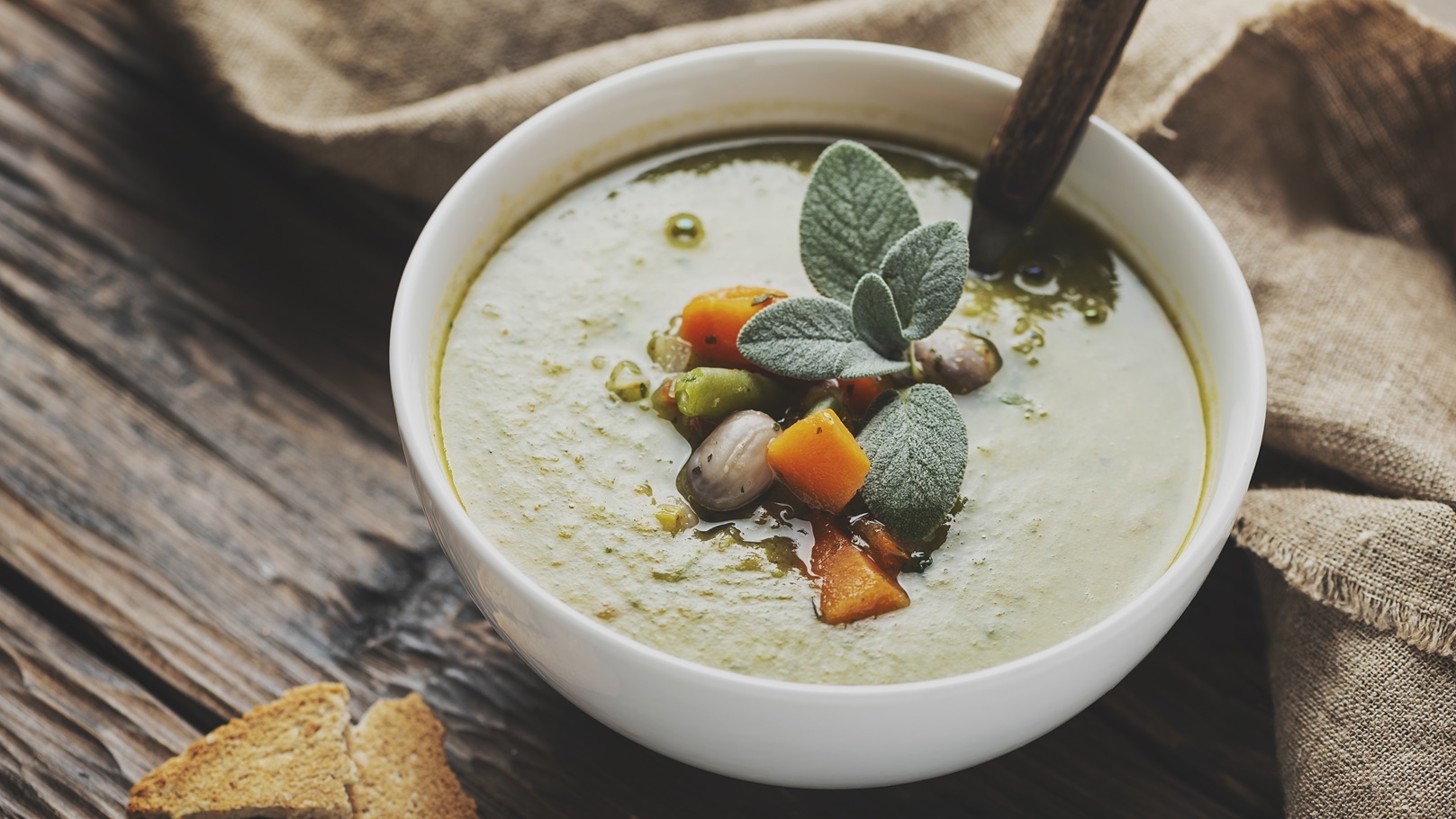 طريقة عمل شوربة المشروم بالكريمة المخفوقة