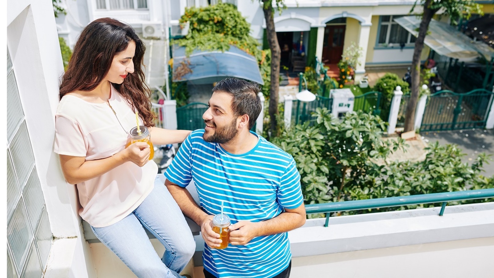 indian-couple-drinking-مشروبات هندية