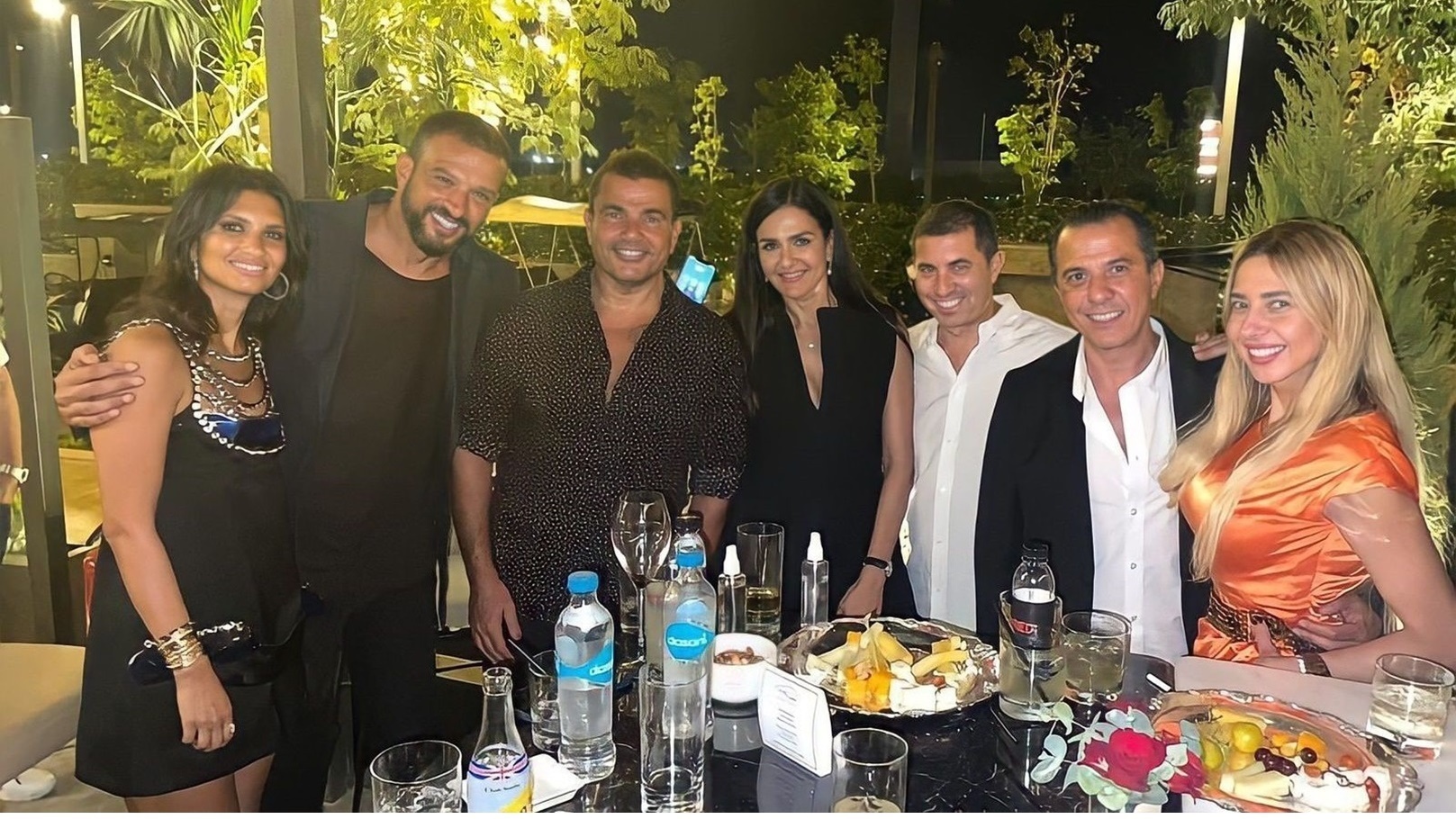 عمر دياب وأصدقائه في L’Avenue