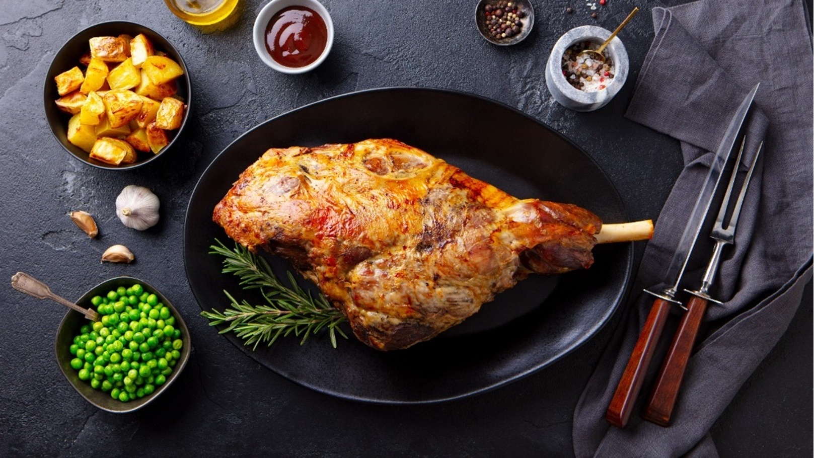 رجل خروف مشوي