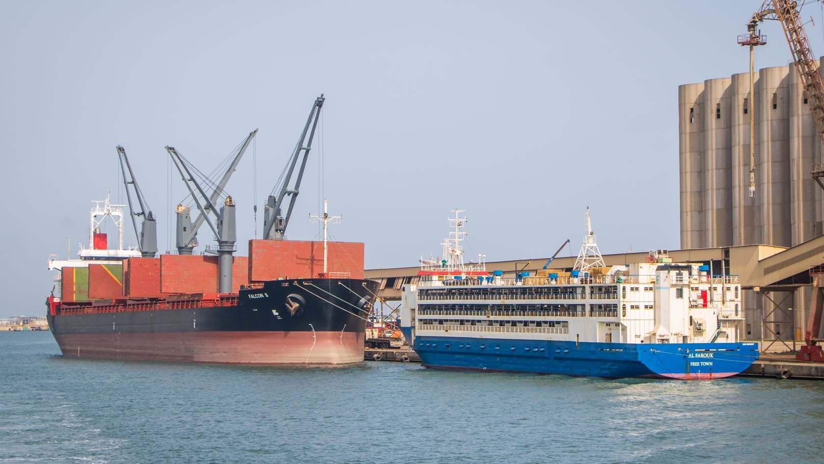 شحنات ميناء دمياط الجديدة
