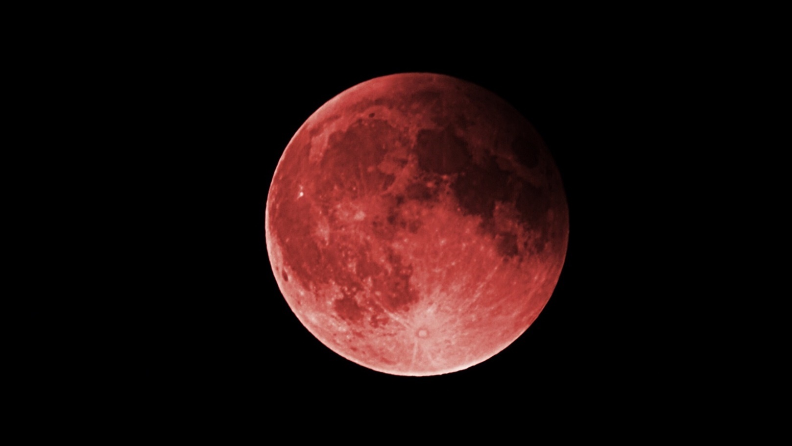 قمر الفراولة