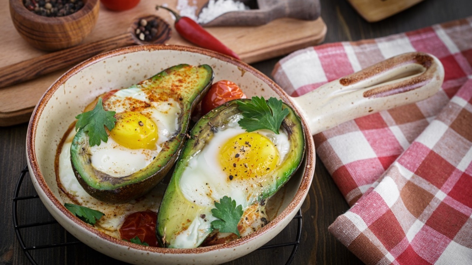 أفوكادو بالبيض واللحم