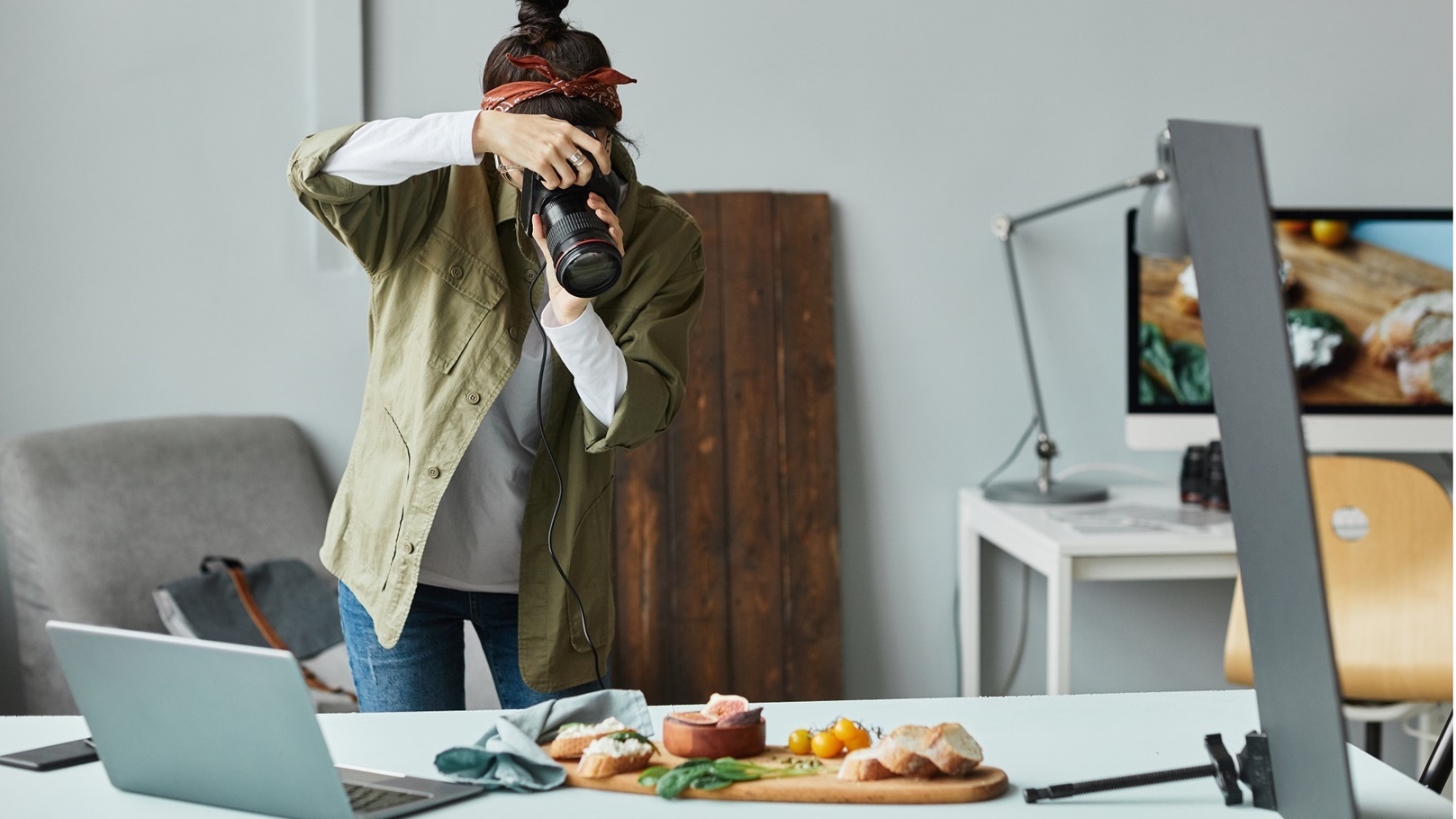female-food-photographer-working-in-studio-2022-03-09-22-36-01-utc