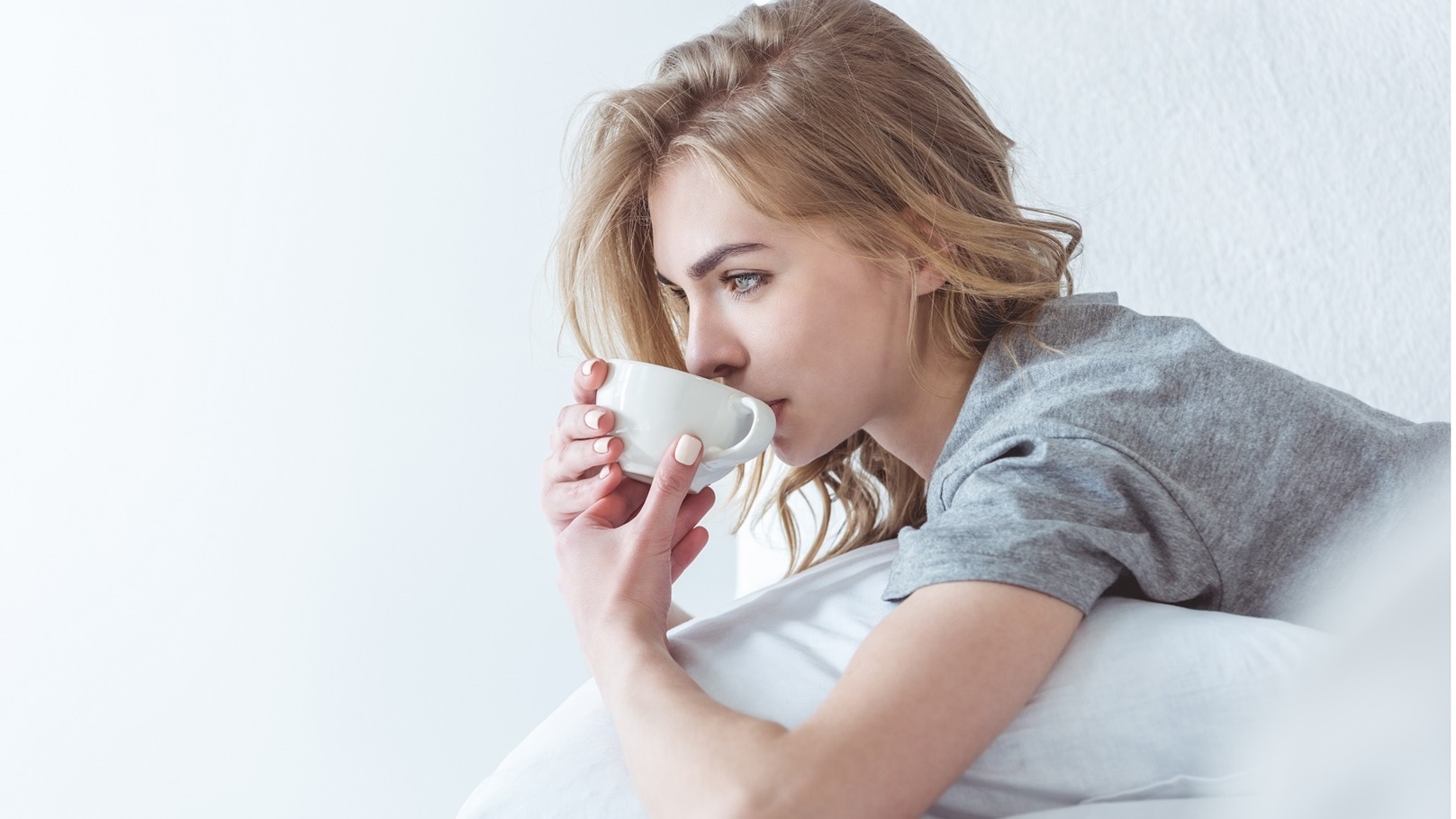 beautiful-pensive-woman-drinking-coffee-and-relaxi-2022-04-20-14-28-58-utc