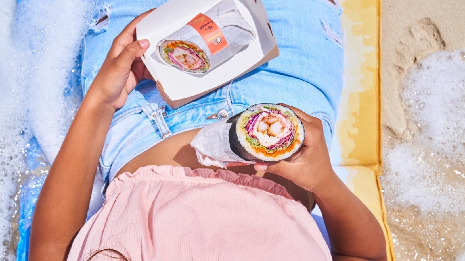 تناول البوريتو على البحر في Takosan