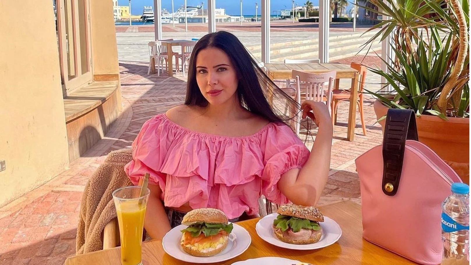 تناول البيجل على البحر في