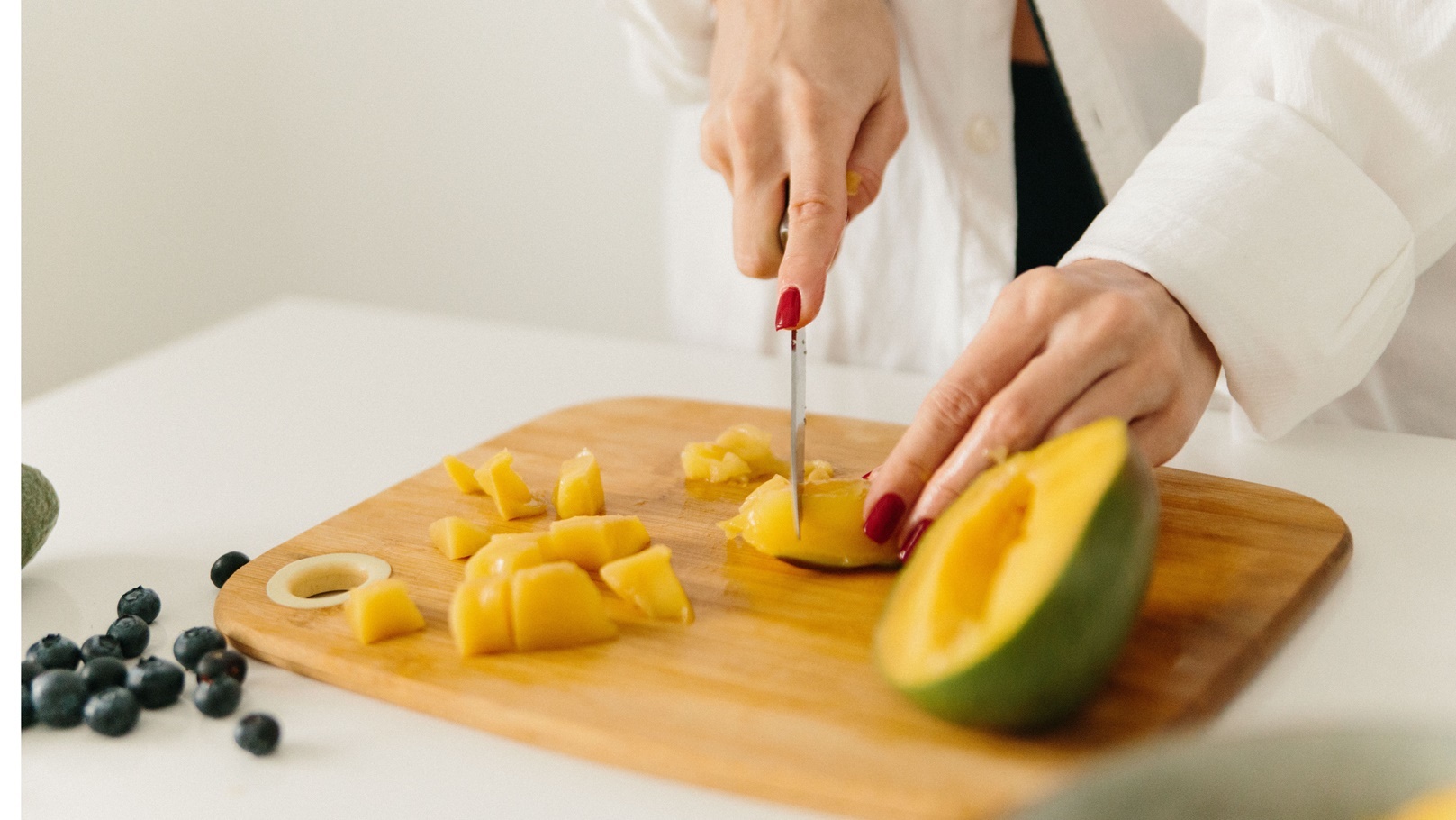 طريقة عمل كوكتيل الفواكه بالزبادي