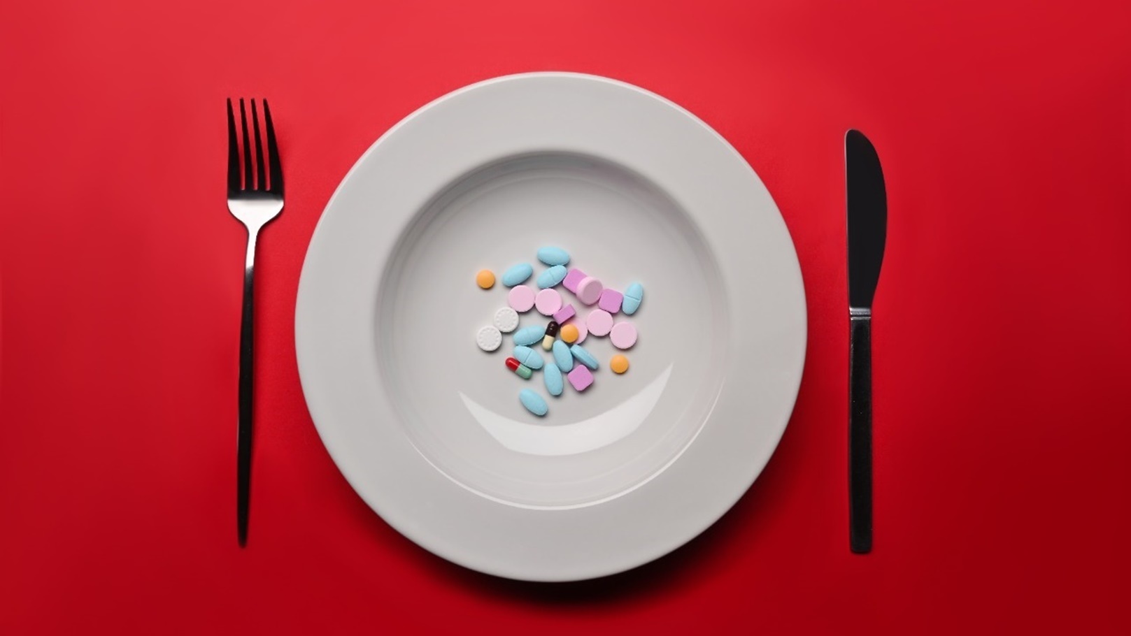 خلي بالك من الحباية الصفرا.. الدكتور أحمد الغريب يشرح خطورة أدوية التخسيس