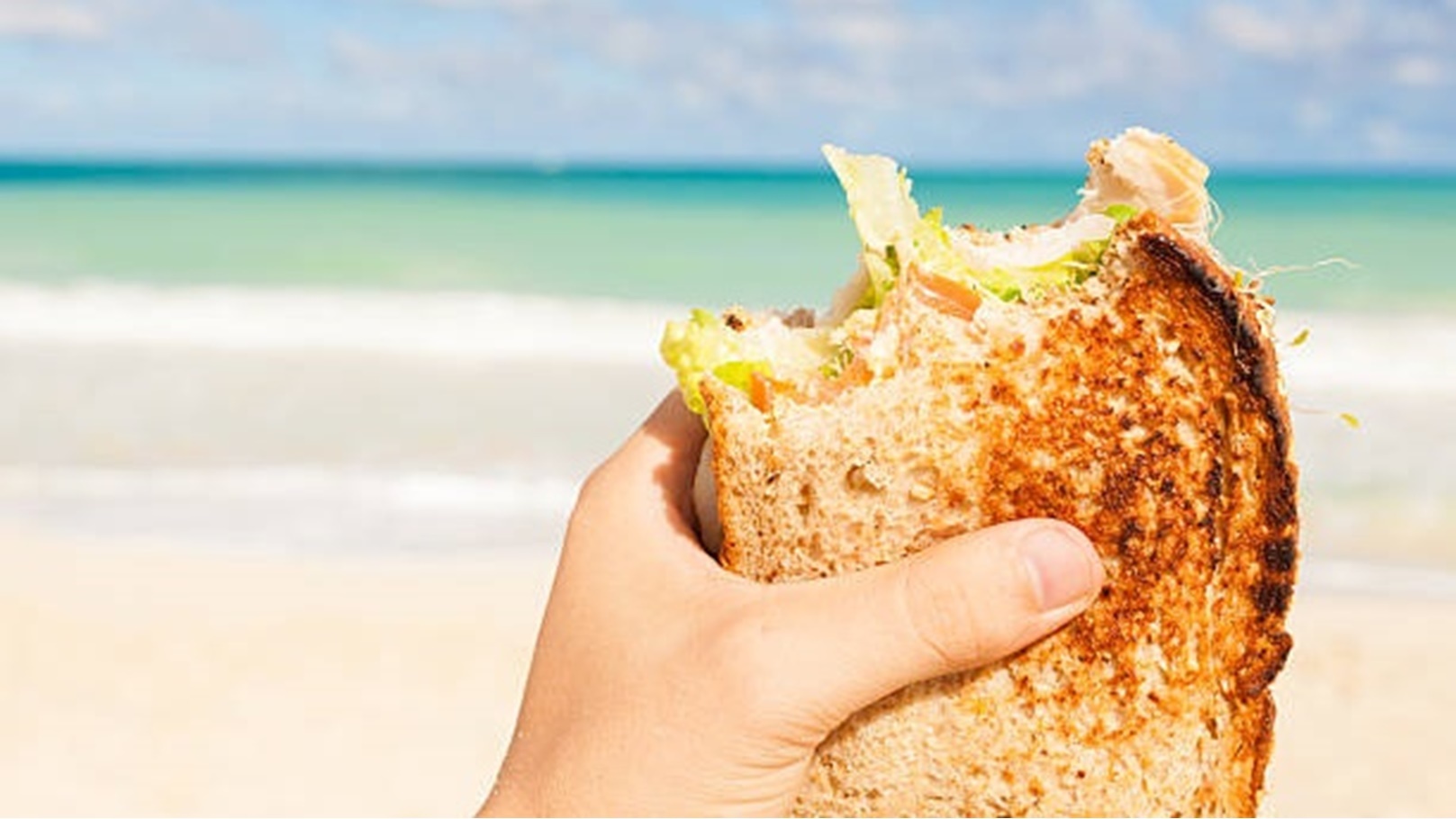 سندوتش على البحر