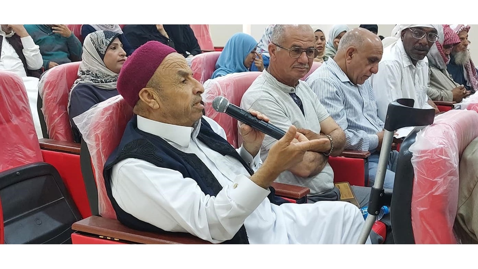 جانب من الندوة