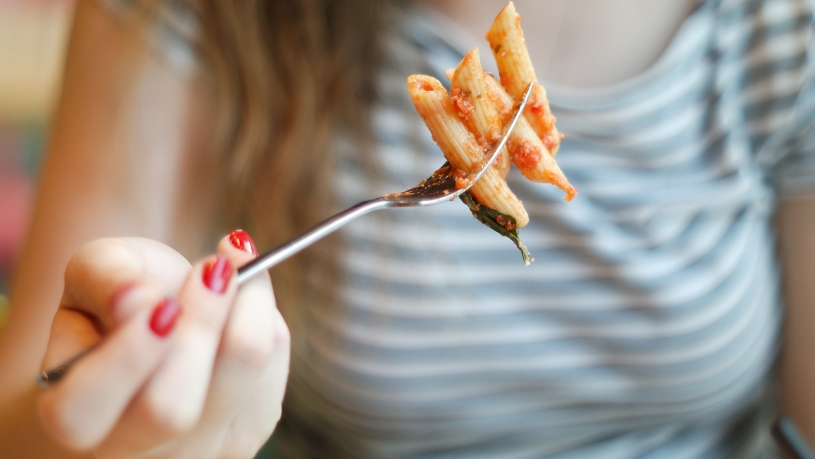 eating-vegan-pasta-penne-2021-09-03-04-38-00-utc (1)