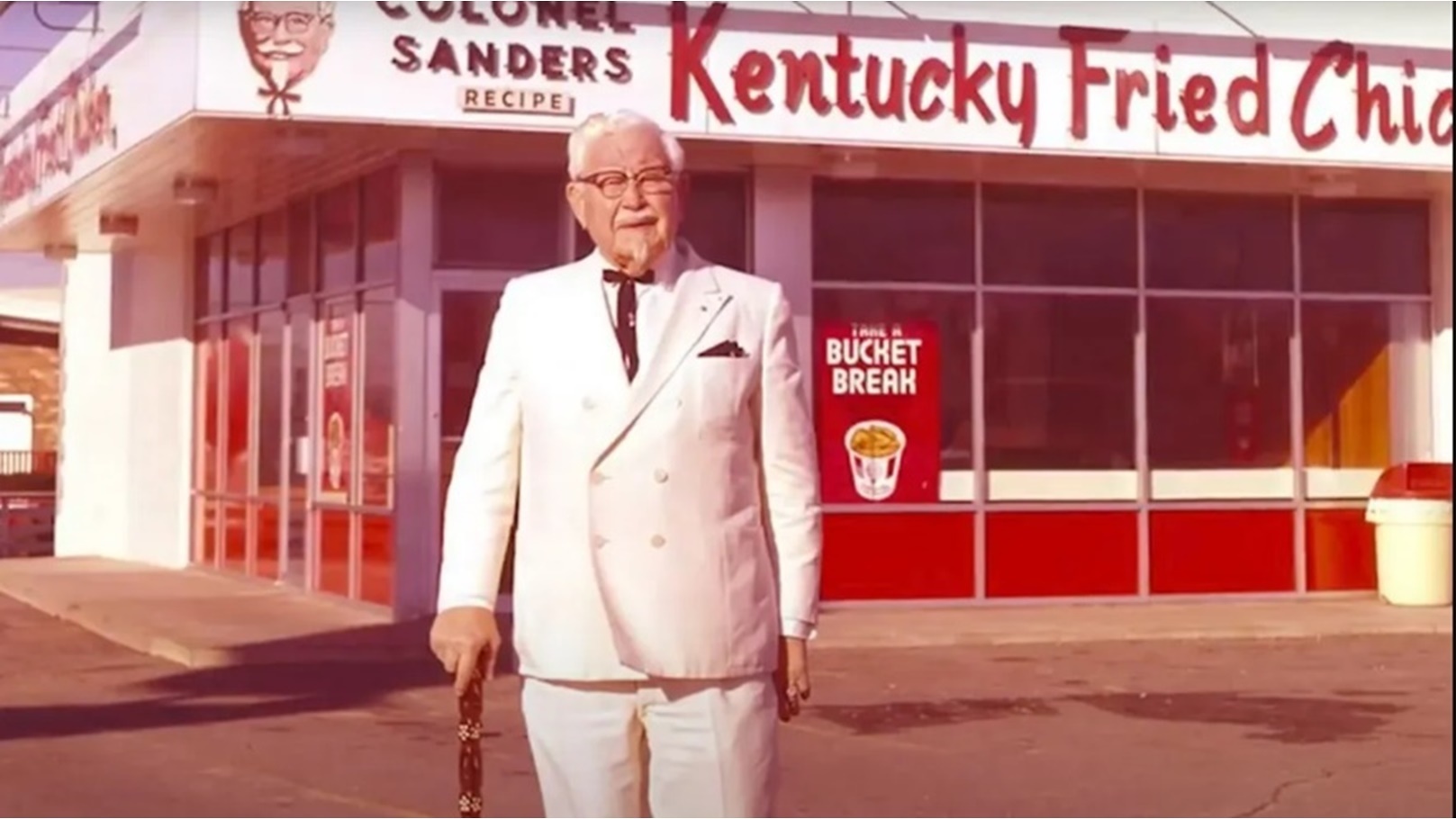 الكولونيل ساندرز صاحب سلسلة كنتاكي