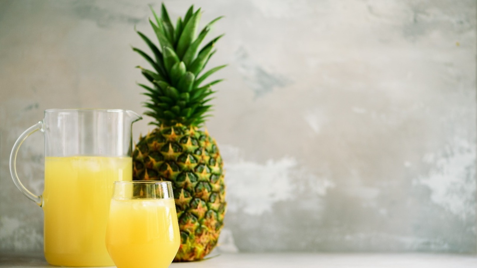 طريقة عمل عصير الاناناس بالليمون وقصب السكر