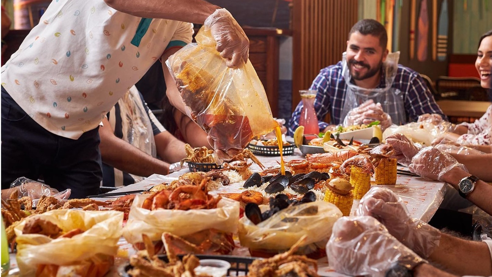 أكلة السمك في Clams and Claws