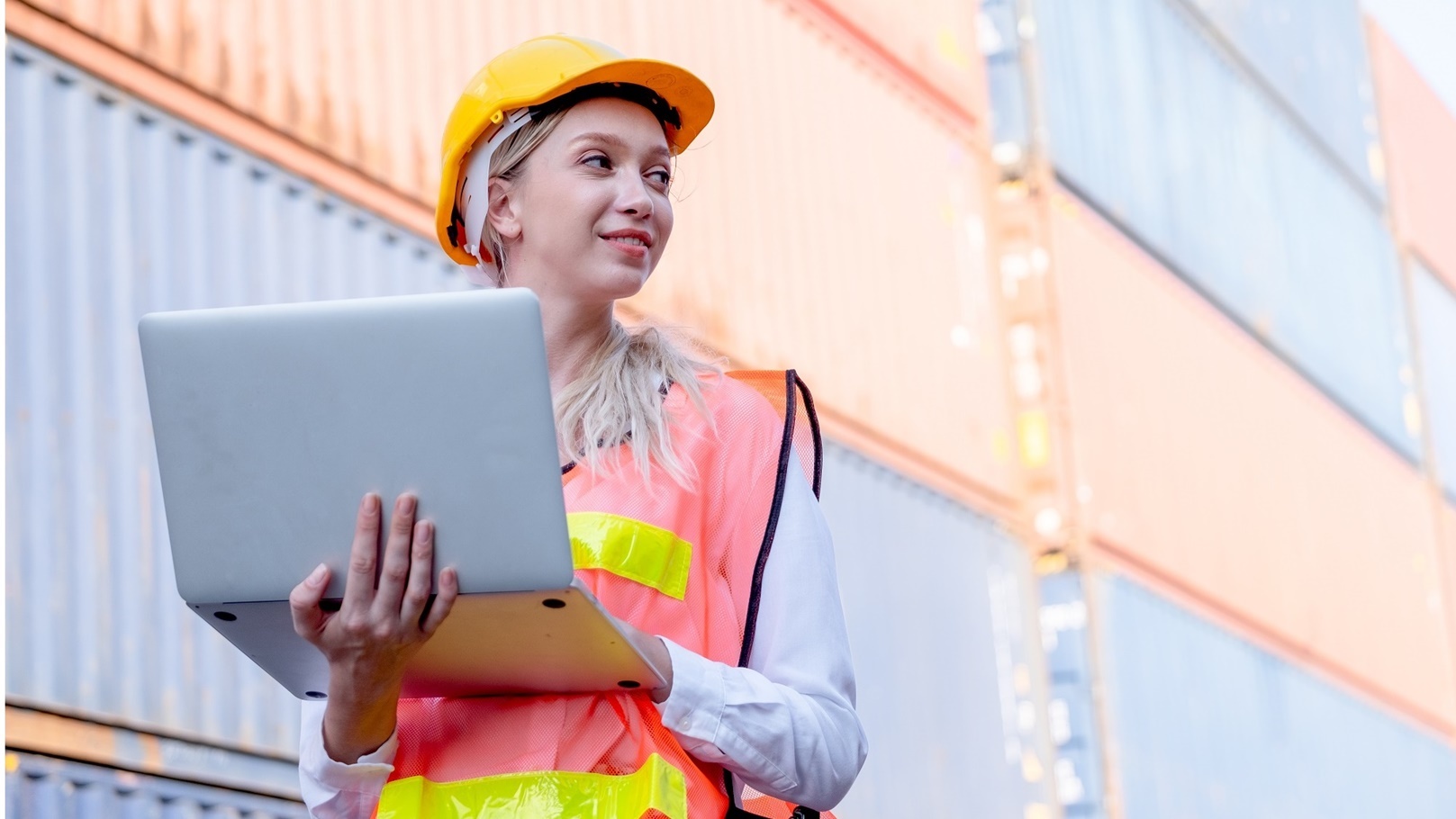 foreman-or-cargo-container-technician-or-worker-ho-2022-01-19-00-17-24-utc