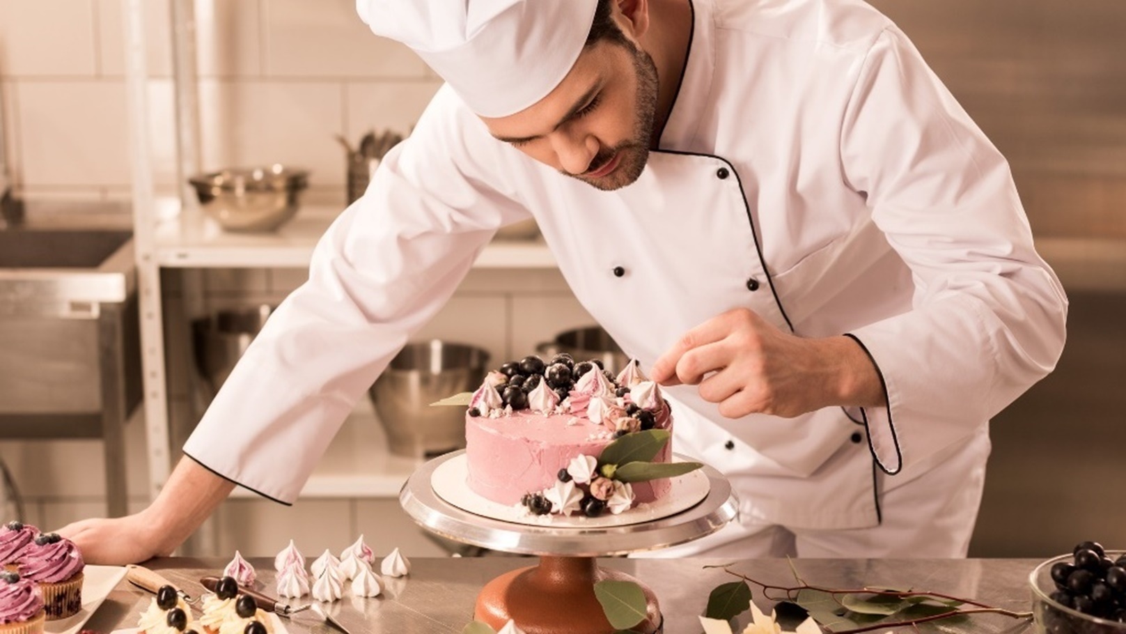 احتراف صناعة الحلويات