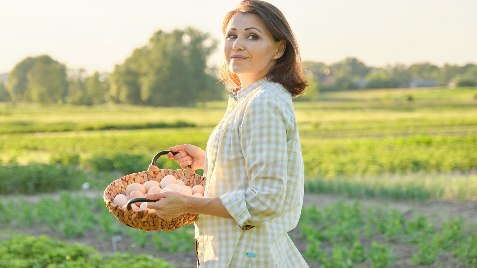 outdoor-portrait-of-farmer-woman-with-basket-of-fr-2022-01-31-21-41-43-utc