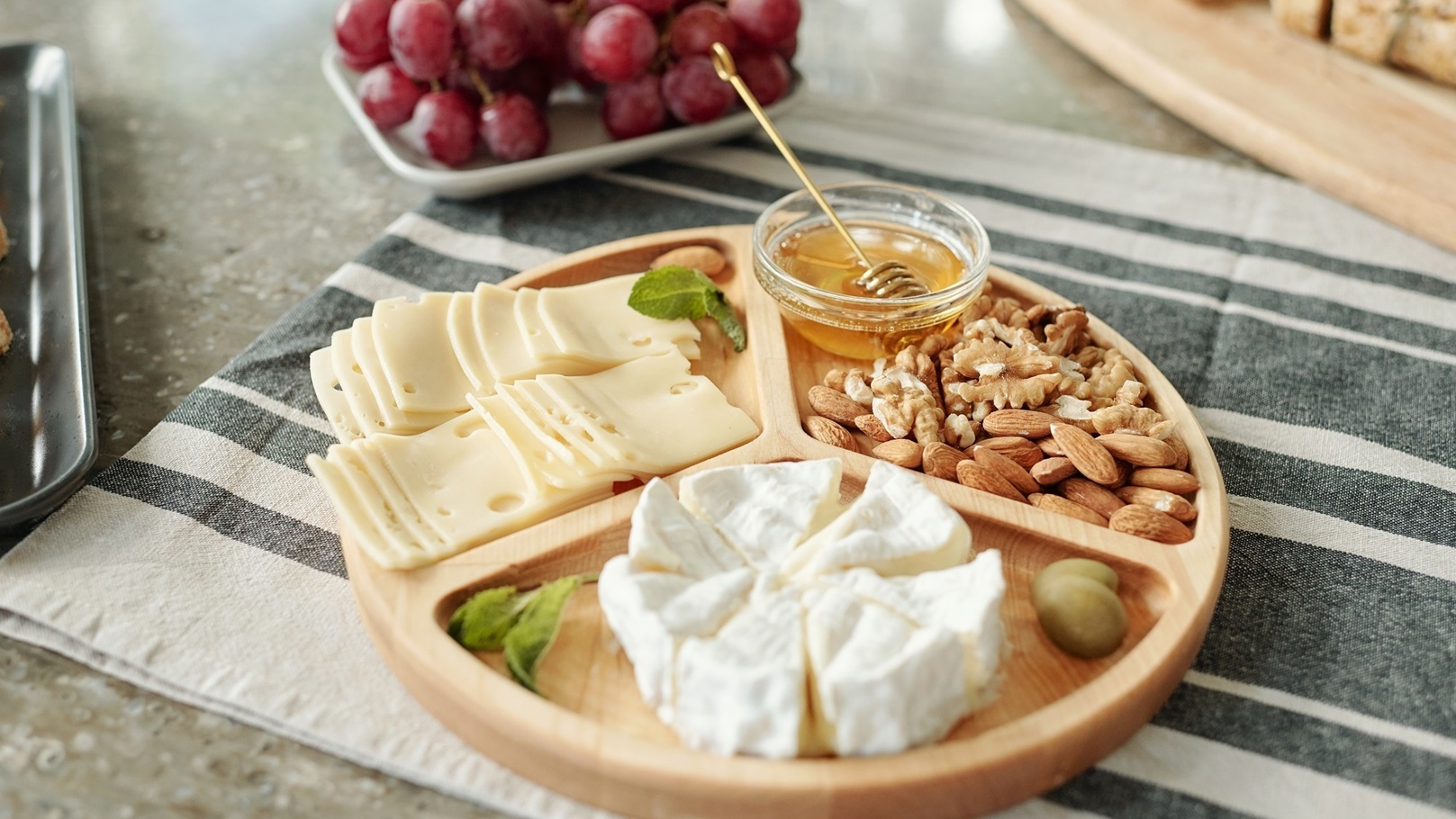 cheeses-and-nuts-snacks-2022-02-02-03-59-01-utc