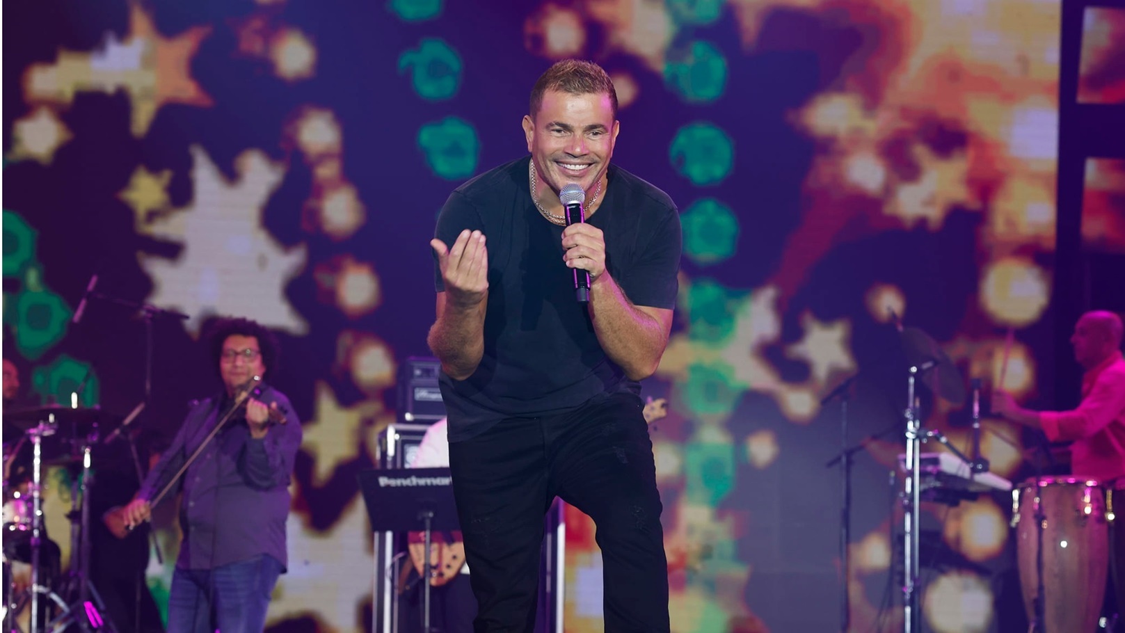 الفنان عمرو دياب