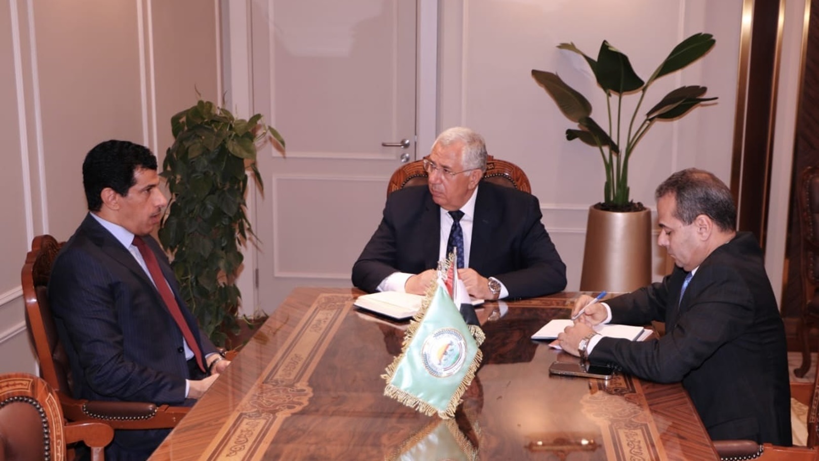 وزير الزراعة والسفير القطري