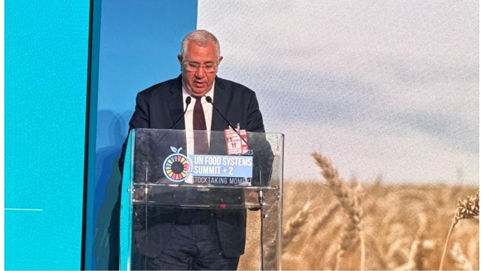 وزير الزراعة السيد القصير