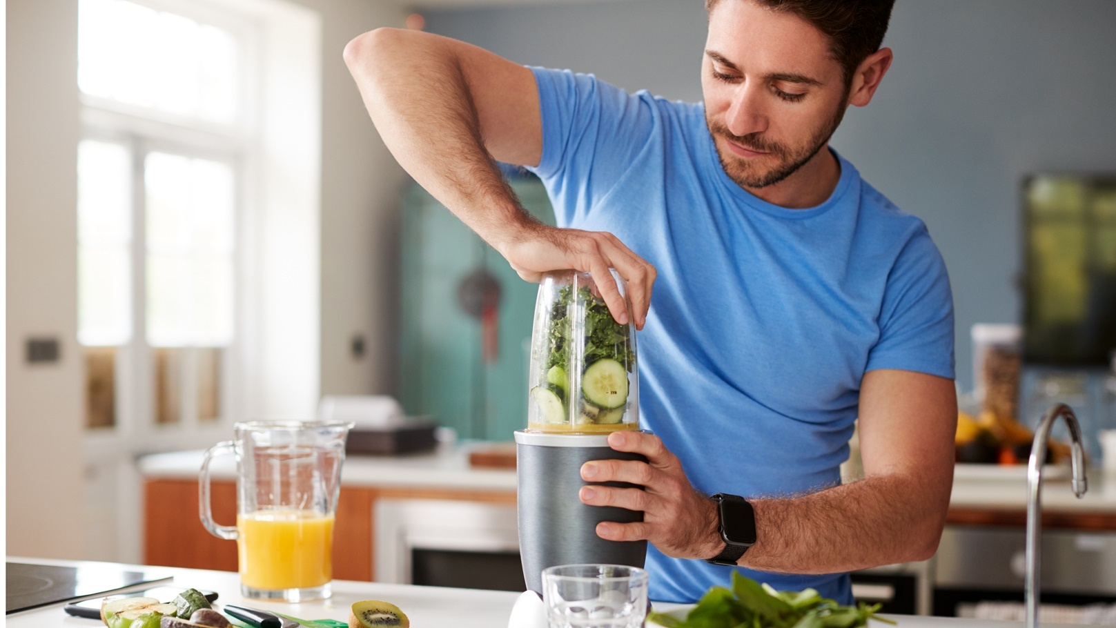 طريقة عمل سموثي التفاح الأخضر والكيوي