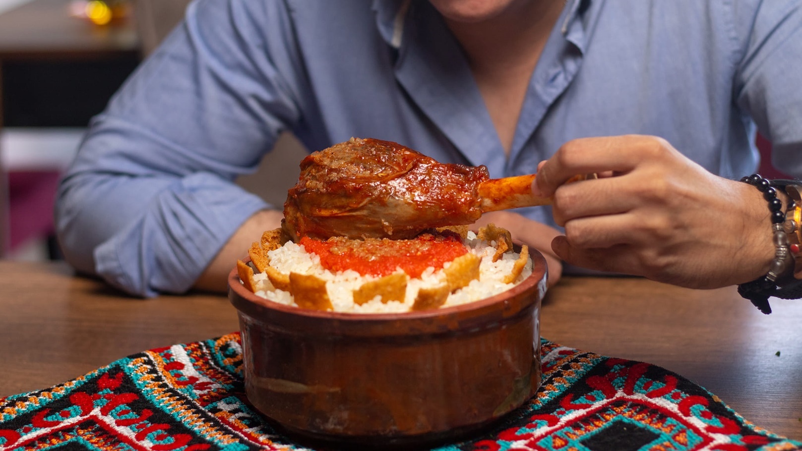 الاستمتاع بتناول طواجن الغوري