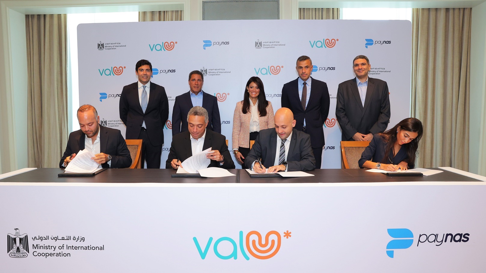 توقيع صفقة الاستحواذ