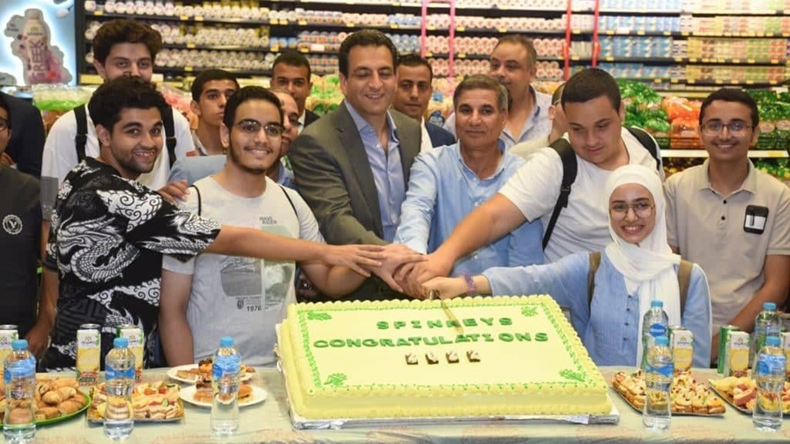 سبينيس تحتفل مع الأوائل