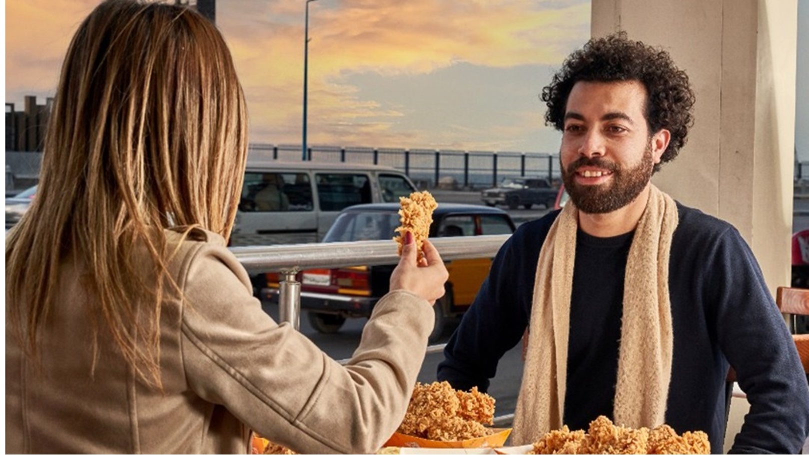 تناول فرايد تشيكن على البحر في كاركي