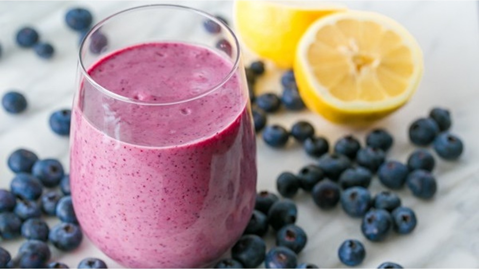 طريقة عمل سموثي المانجو والتوت