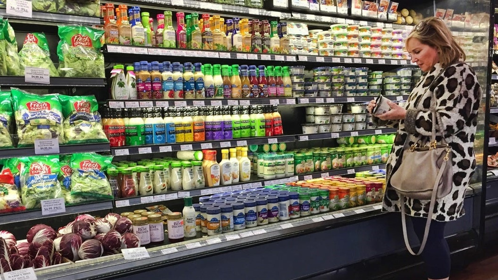 السلاسل التجارية.. عروض دائمة للزبائن