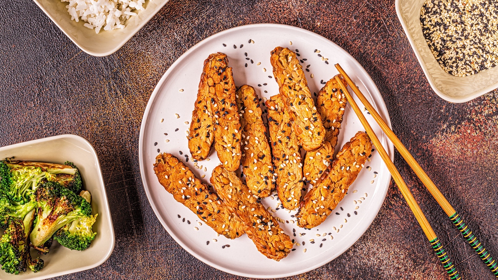 تيمبي مقلي مع السمسم