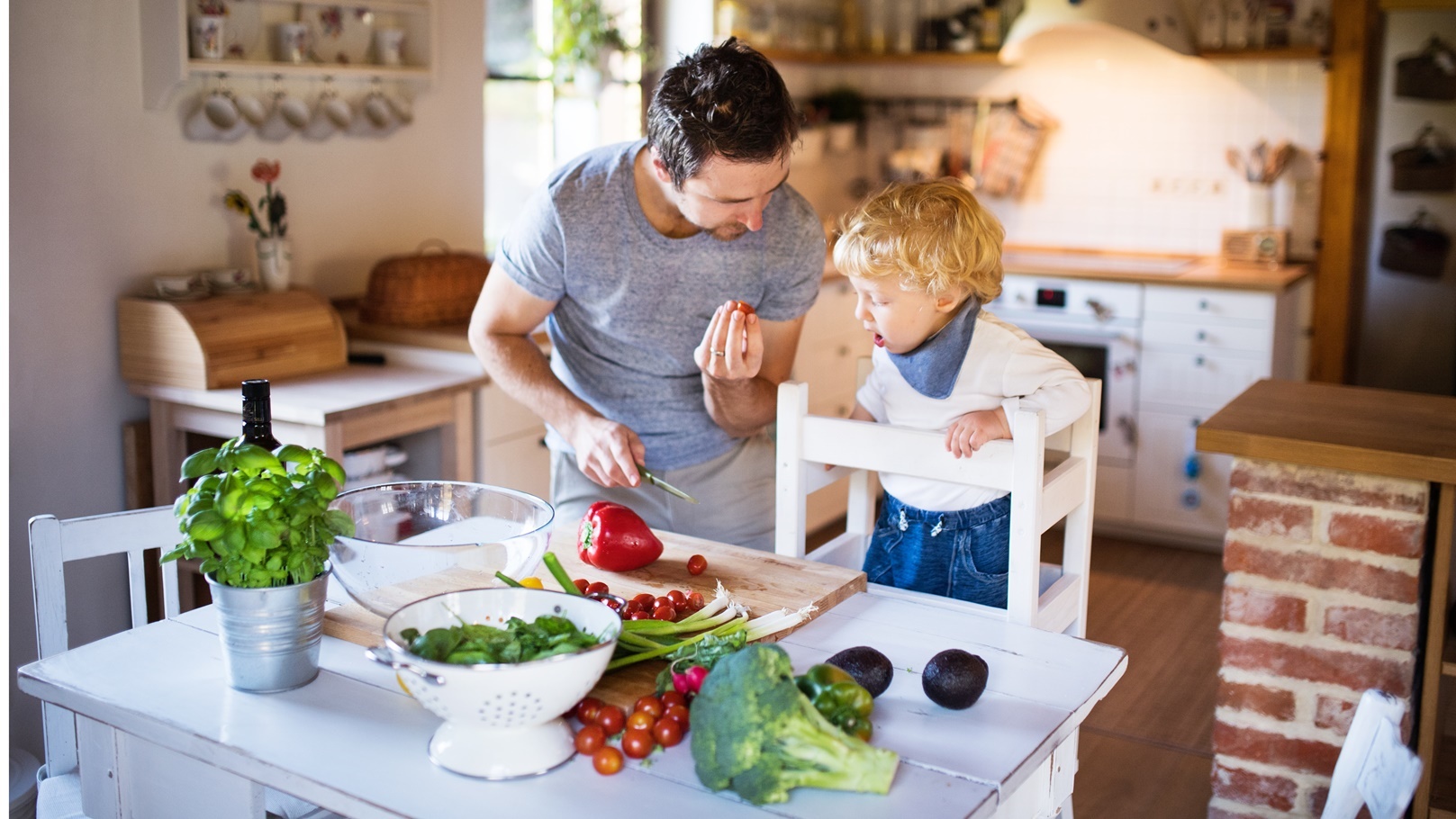 طريقة عمل سلطة الخيار بالسمسم